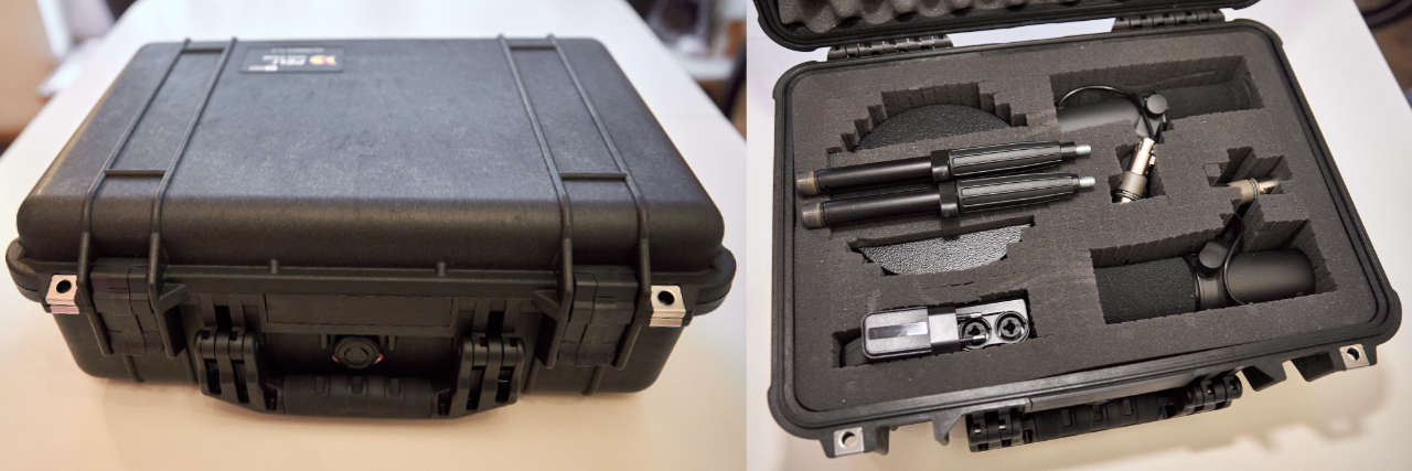Das Bild zeigt zwei Fotos eines so genannten Pelicase, einem Hartschaltenkoffer speziell für technisches Equipment – links ist der Koffer geschlossen, rechts offen und man sieht Mikrofone und Stative